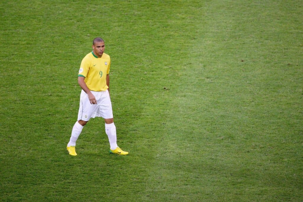 Brasil enfrenta Escócia com combinação impopular de uniformes