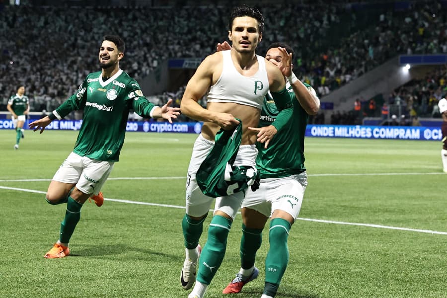 Palmeiras, de Raphael Veiga, se classificou com virada sobre a LDU - Isaac Fontana/EFE