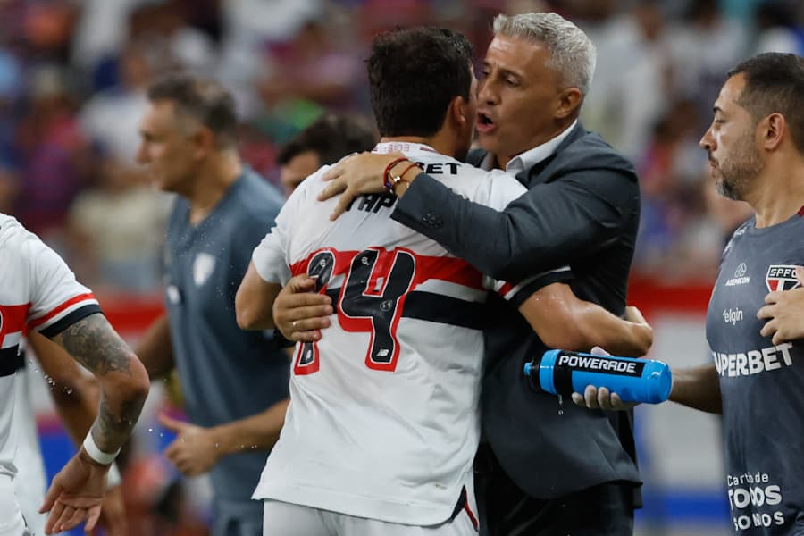 Tapia tem a confiança de Crespo no São Paulo - Rubens Chiri/Divulgação/São Paulo