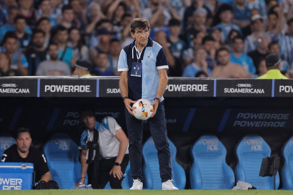 Técnico do Racing, Gustavo Costas, é ídolo como jogador e técnico - EFE/ Juan Ignacio Roncoroni