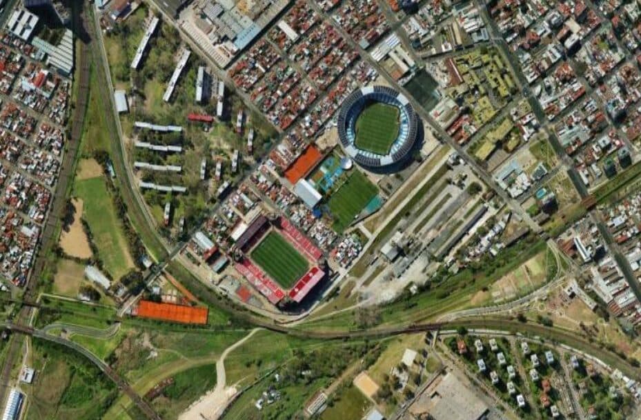 Estádio do Racing e do Independiente estão separados por poucos metros - Google Maps