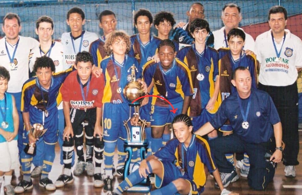 Ídolo do Vasco, Coutinho (sentado, com a camisa 11) jogou no futsal do Madureira - Divulgação/Madureira