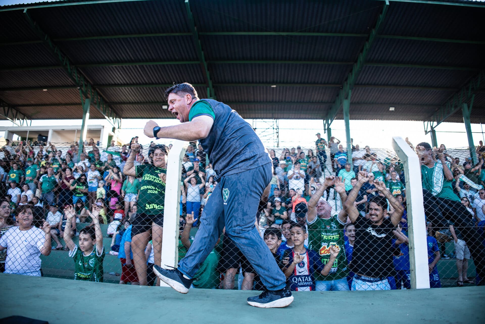 Ex-zelador comemorou acesso histórico no mesmo estádio que cuidou - Pedro Zacchi/Ag. Paulistão