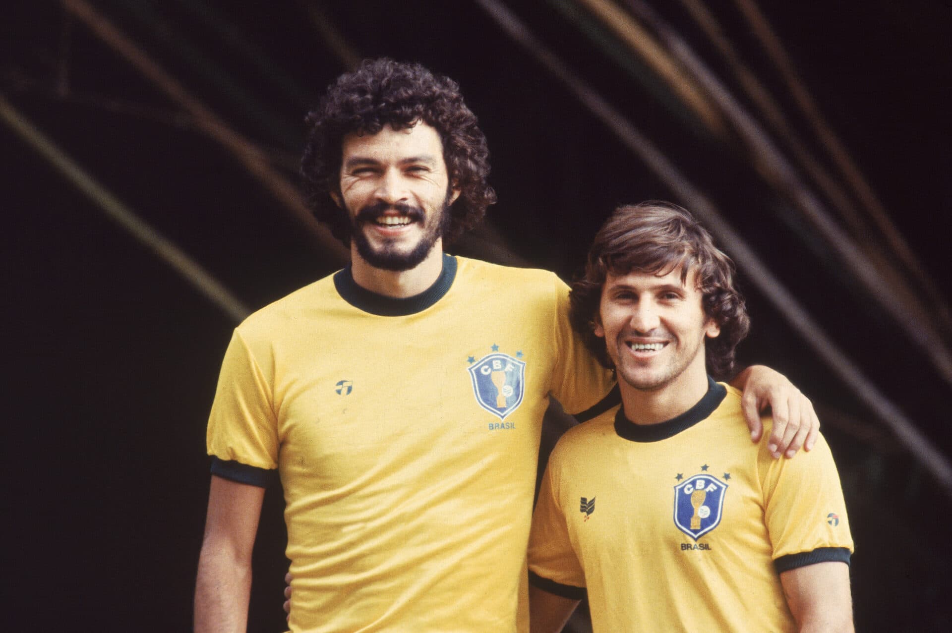 A amizade entre Sócrates e Zico, no acervo de PLACAR