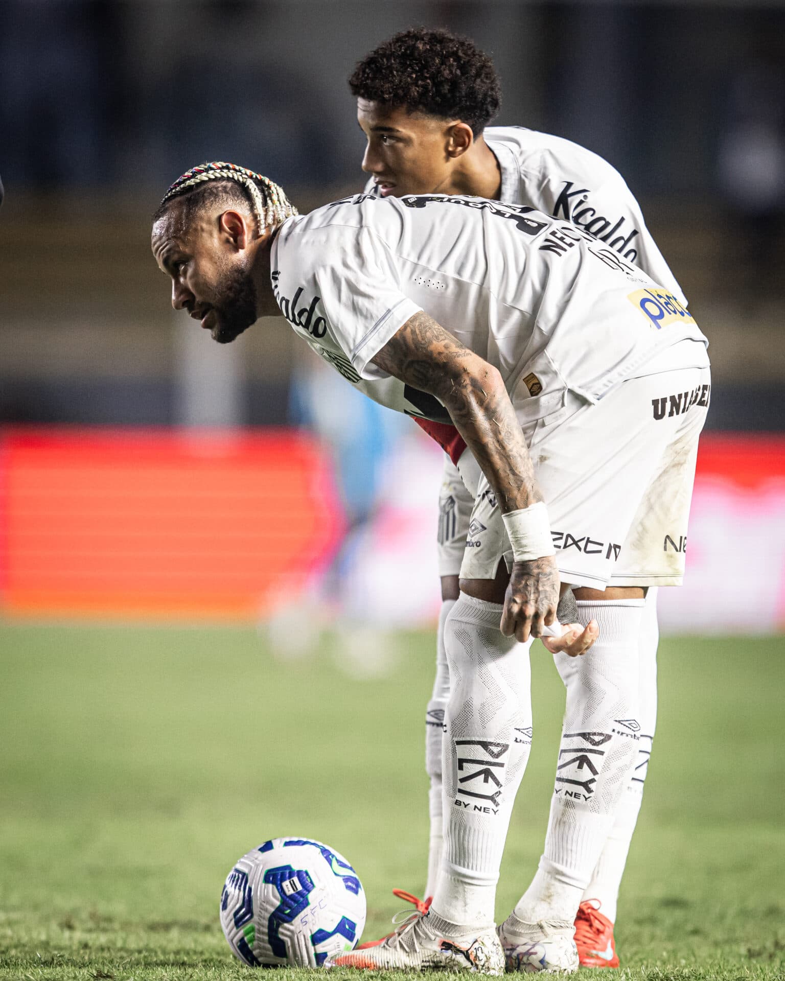 Com Neymar, ídolo e figura próxima no dia a dia: ‘Cuidarei de você’, prometeu o camisa 10 - Raul Baretta/Santos FC