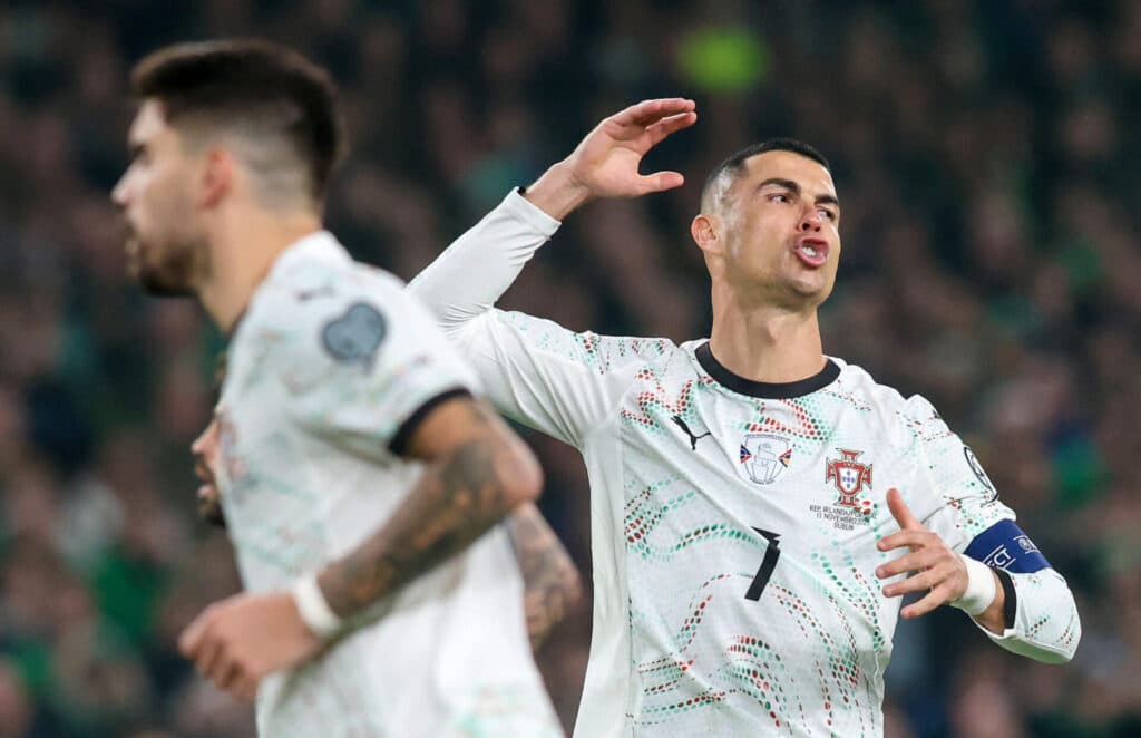 CR7 esbraveja contra companheiros durante o tropeço de Portugal - Paul Faith/AFP