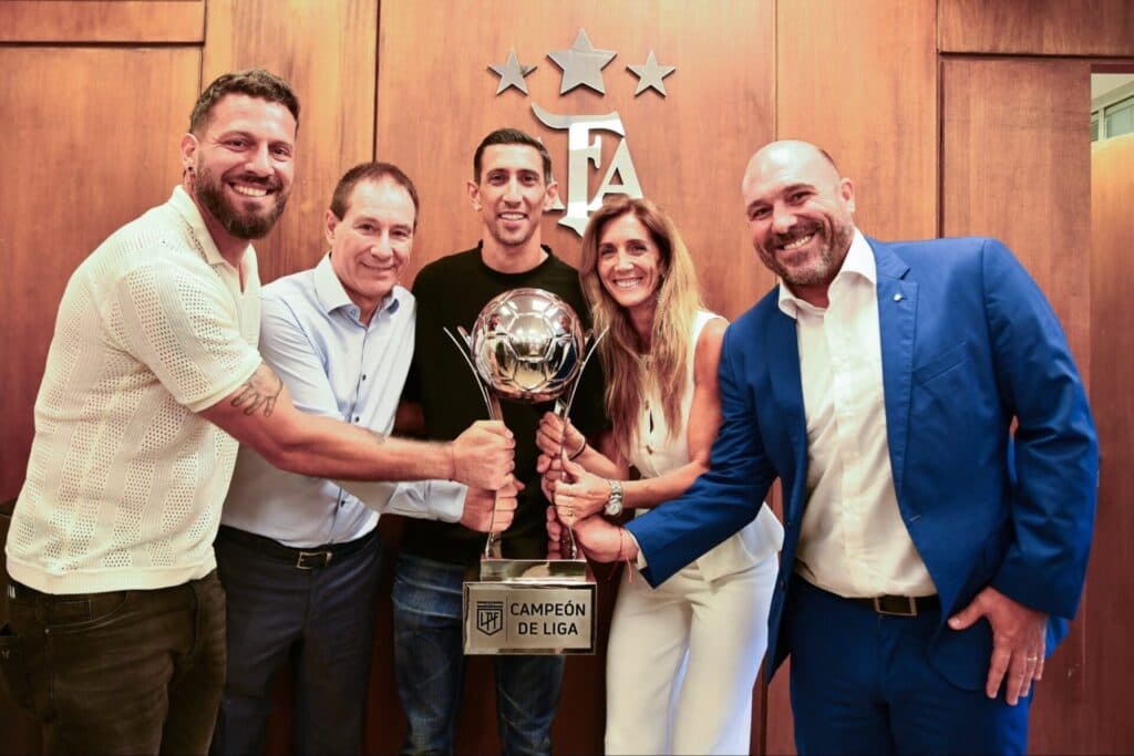 Rosario recebe título inédito com Di María na AFA - Argentine Professional Football League press office / AFP