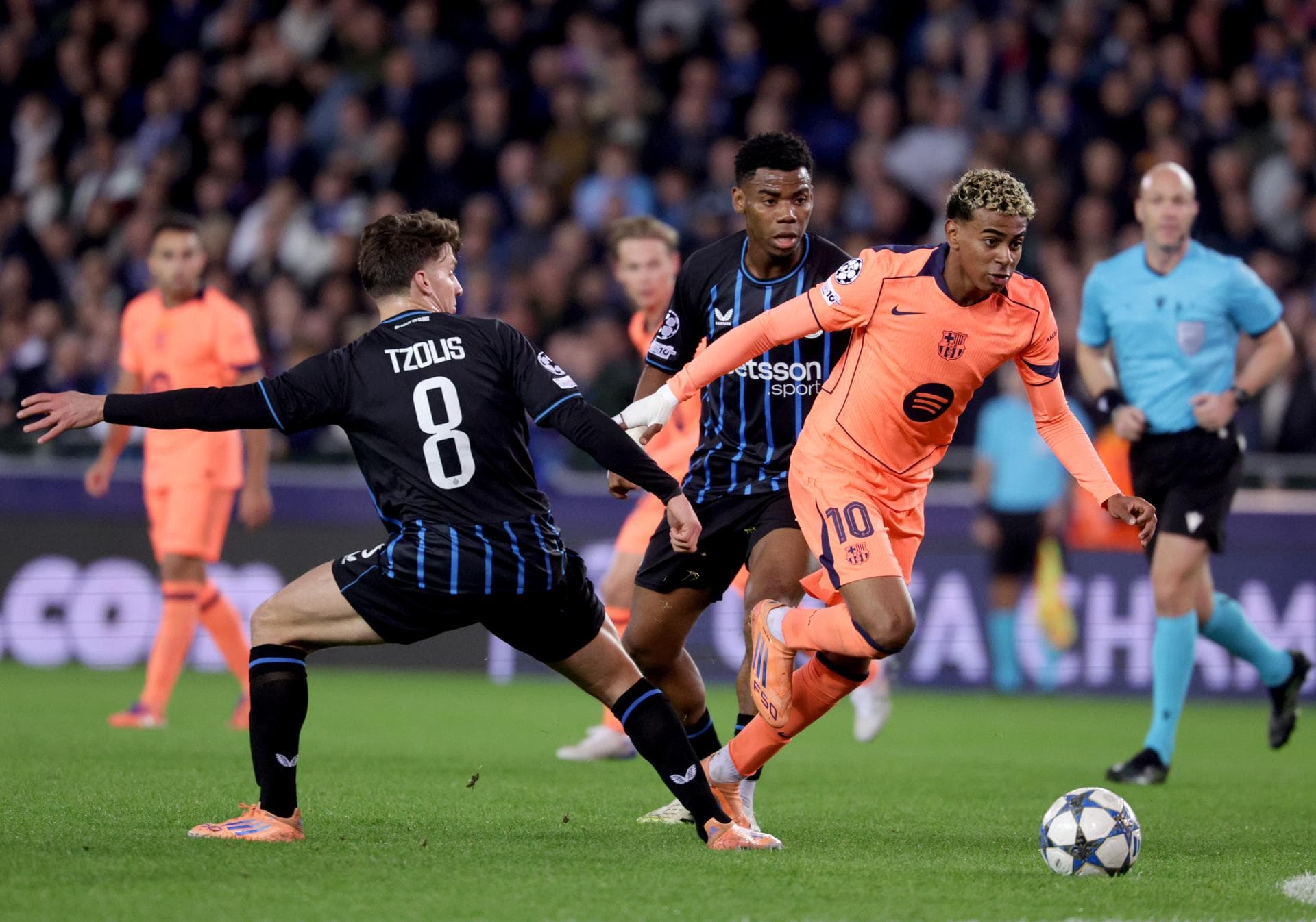 Forbs e Yamal brilham em empate eletrizante entre Brugge e Barcelona