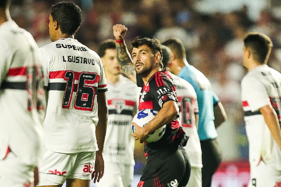 Arrascaeta, de pênalti, marcou para o Flamengo contra o São Paulo - GILVAN DE SOUZA/DIVULGAÇÃO/FLAMENGO