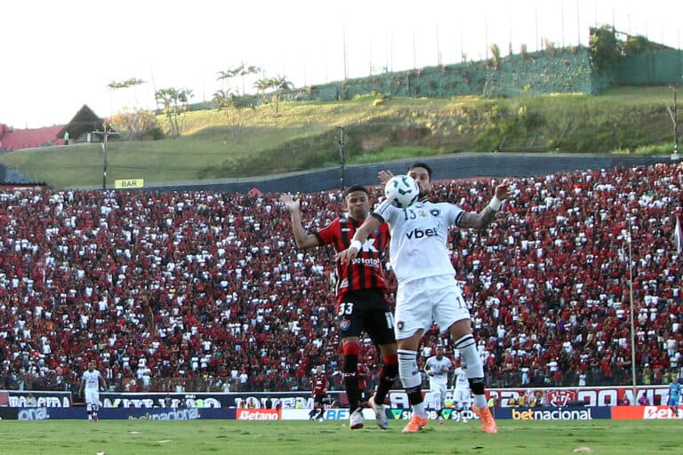 Vitória e Botafogo empatam sem gols e se complicam no Brasileirão