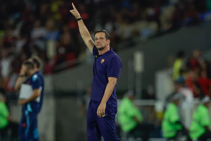 Belletti negocia permanência como treinador no Barcelona B