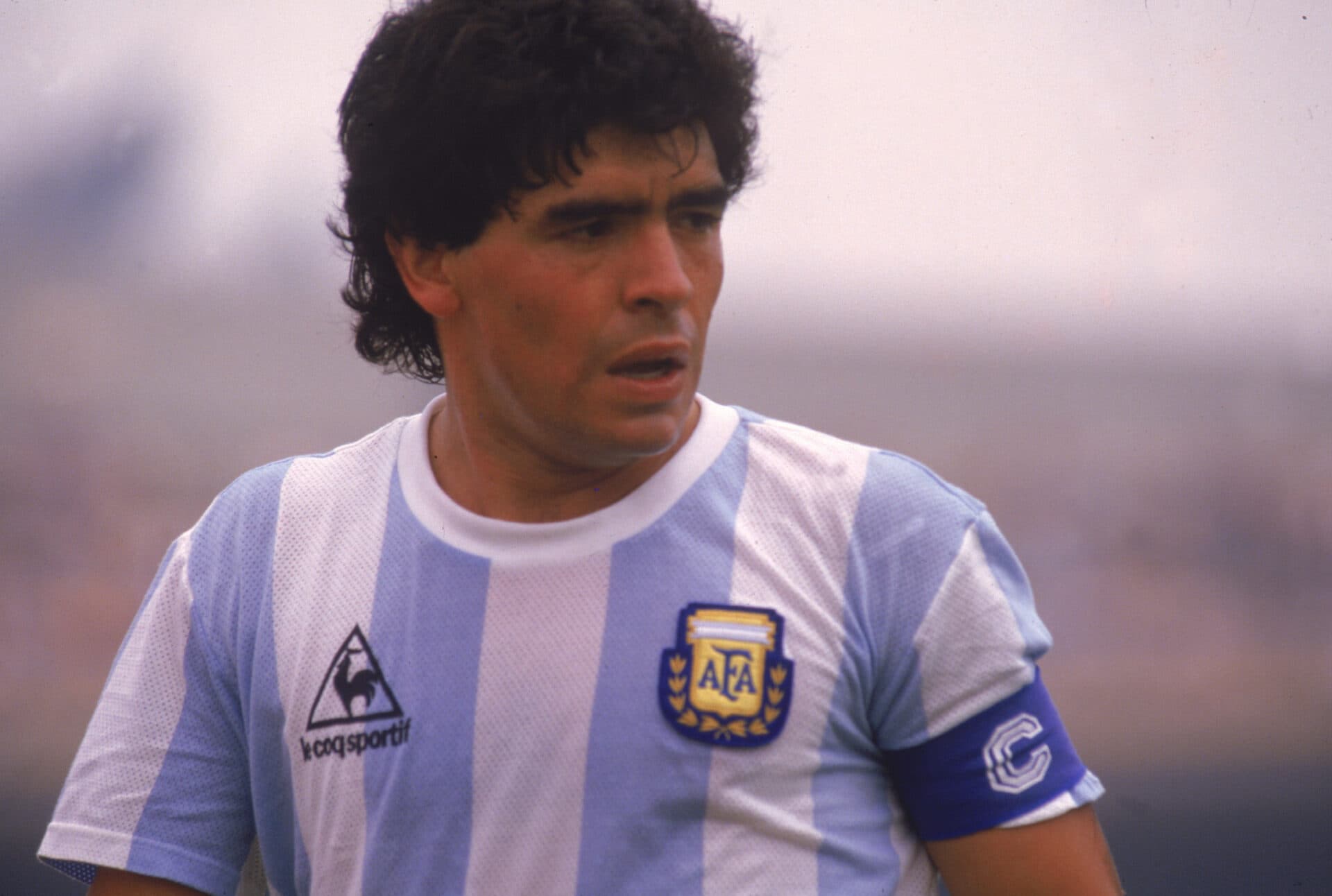 Médico nega negligência durante morte de Maradona