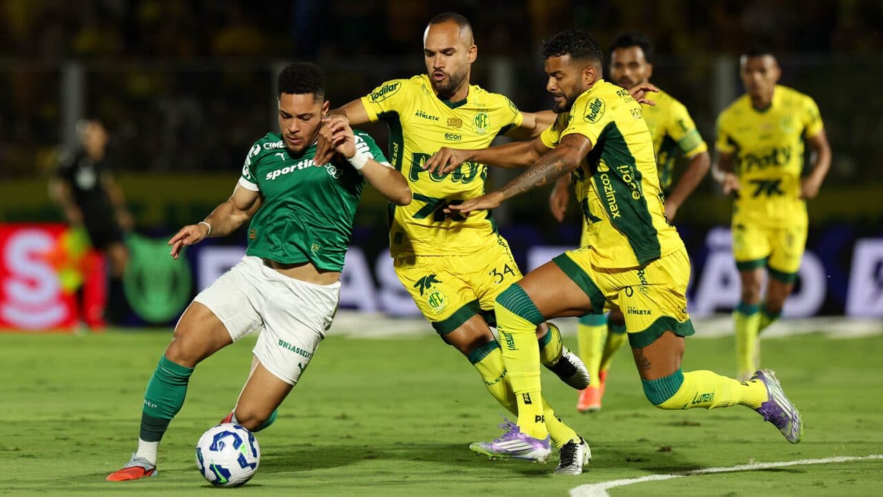 Mirassol derruba o líder Palmeiras e reabre briga pelo título