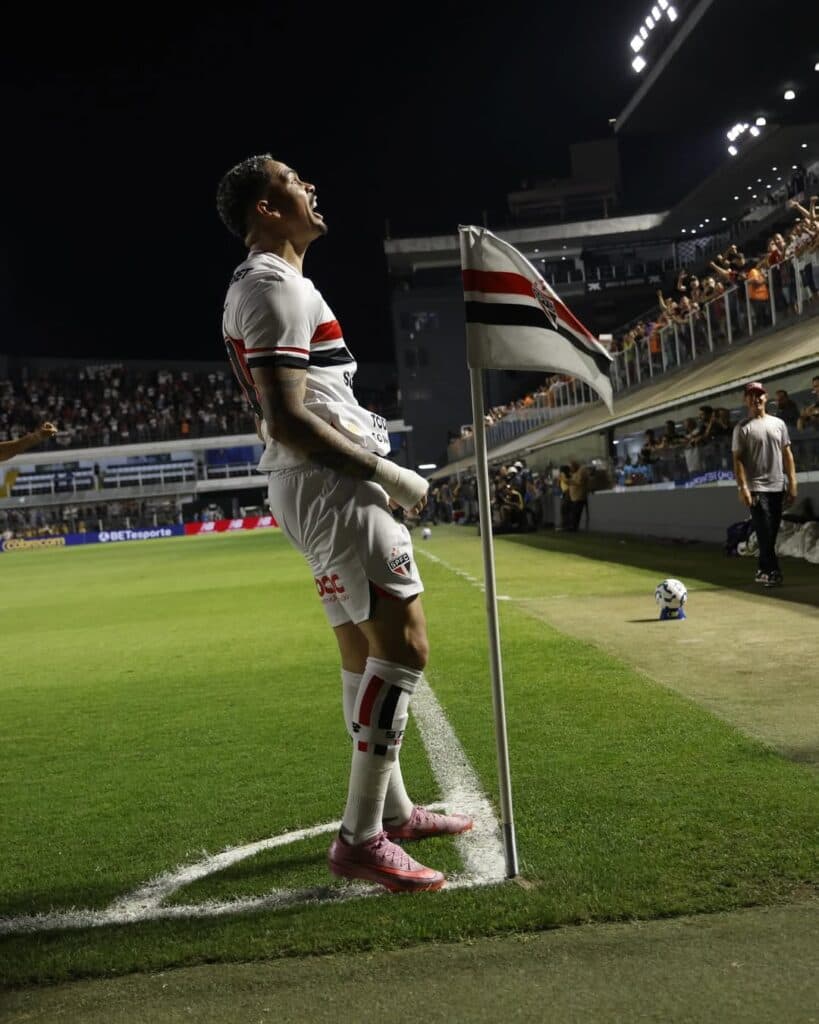 Luciano aproveitou bobeira do Flamengo e marcou para o São Paulo - Divulgação/São Paulo