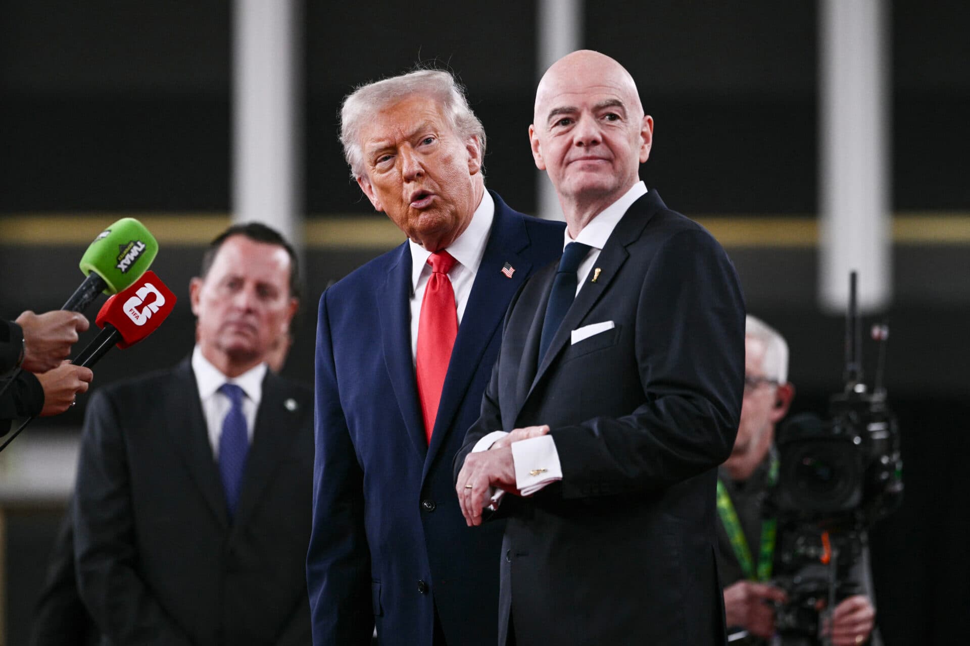 Donald Trump e Gianni Infantino no sorteio da Fifa em Washington - (Brendan Smialowski/AFP)