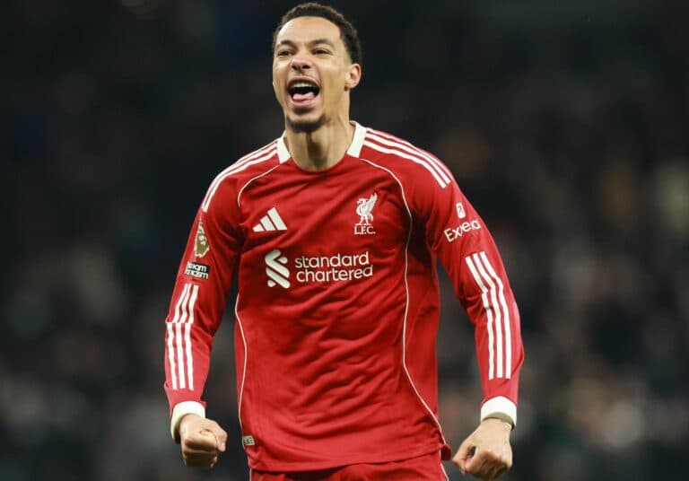 Liverpool castiga erros, vence Tottenham e cola no G4