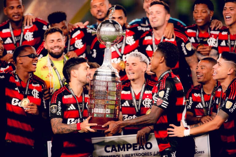 Fla sobe e empata com Santos; veja o ranking de maiores campeões internacionais