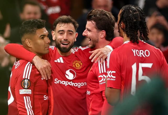 Manchester United planeja lista de dispensa com13 jogadores