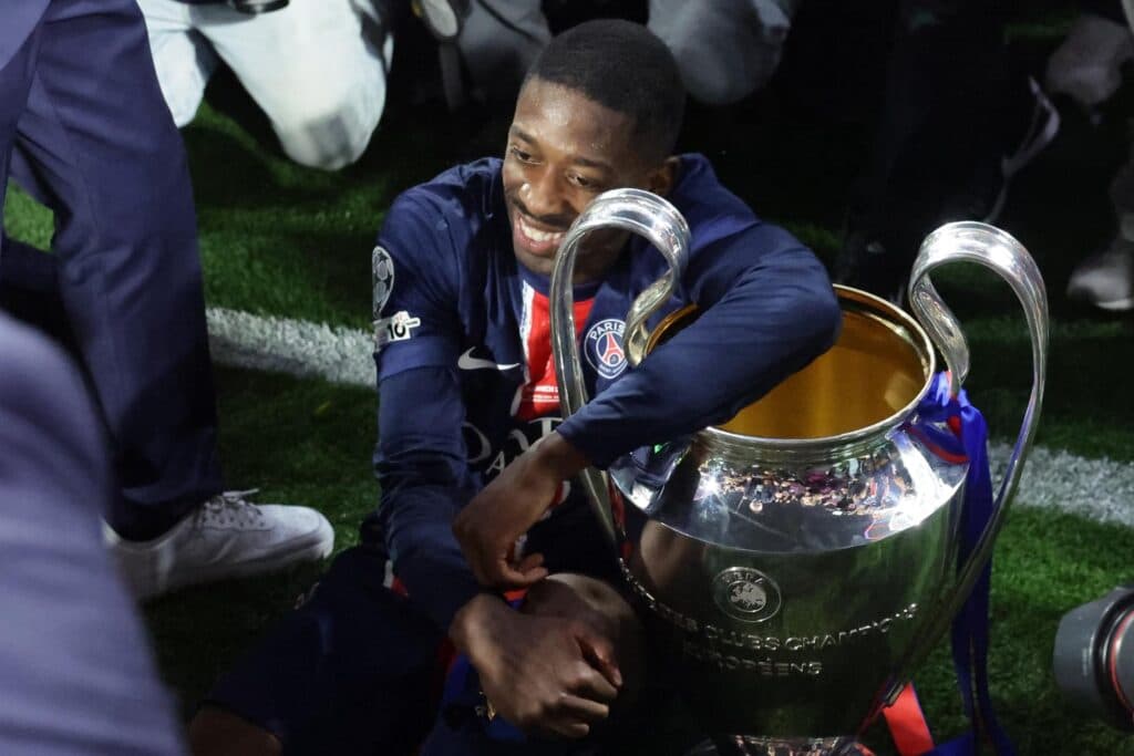 Dembélé vence Bola de Ouro e The Best como melhor do mundo - EFE/EPA/CHRISTOPHER NEUNDORF