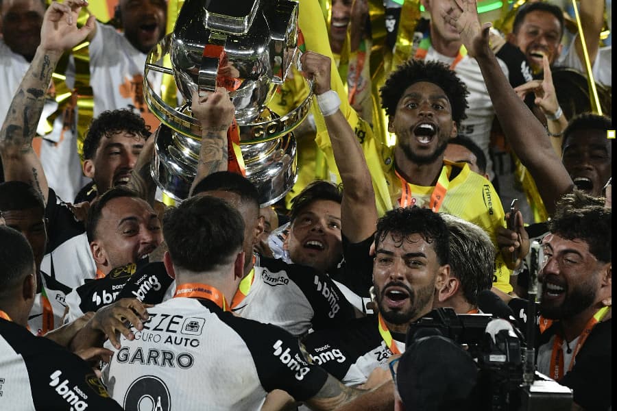 Corinthians vence Vasco e levanta tetra da Copa do Brasil no Maracanã - Alexandre Battibugli/PLACAR