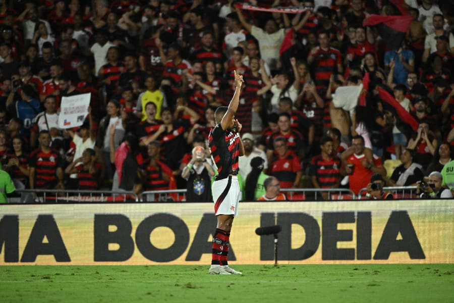 Samuel Lino marcou o gol da vitória do Flamengo sobre o Ceará - Alexandre Brum/PLACAR