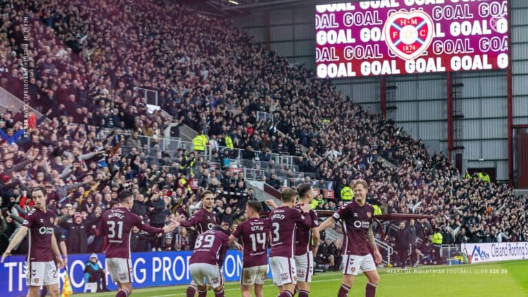 Hearts ameaça hegemonia de 40 anos de Celtic e Rangers na Escócia