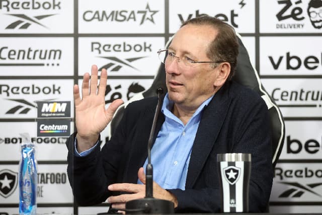 Lyon cobra R$ 727 milhões do Botafogo em disputa judicial