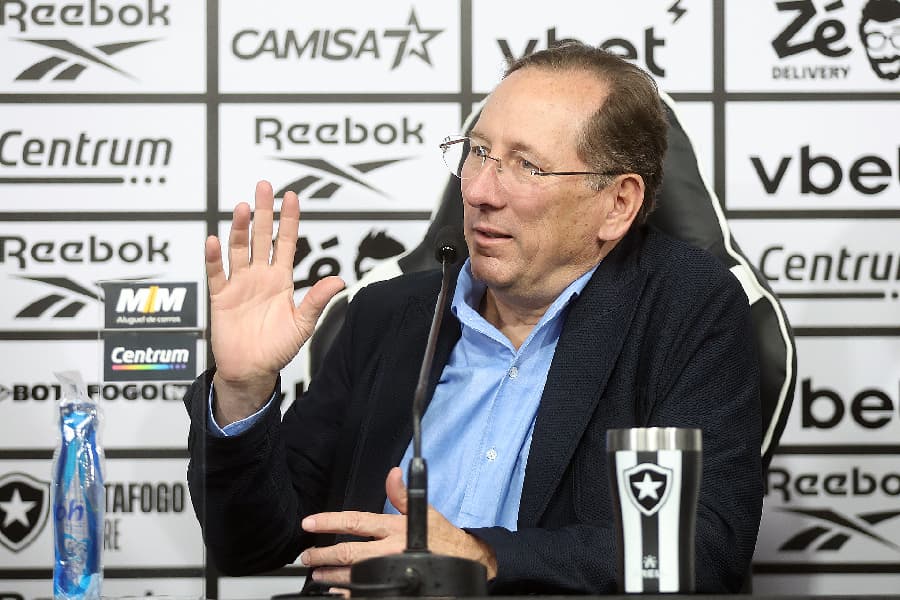 Eagle coloca Botafogo à venda em jornal inglês