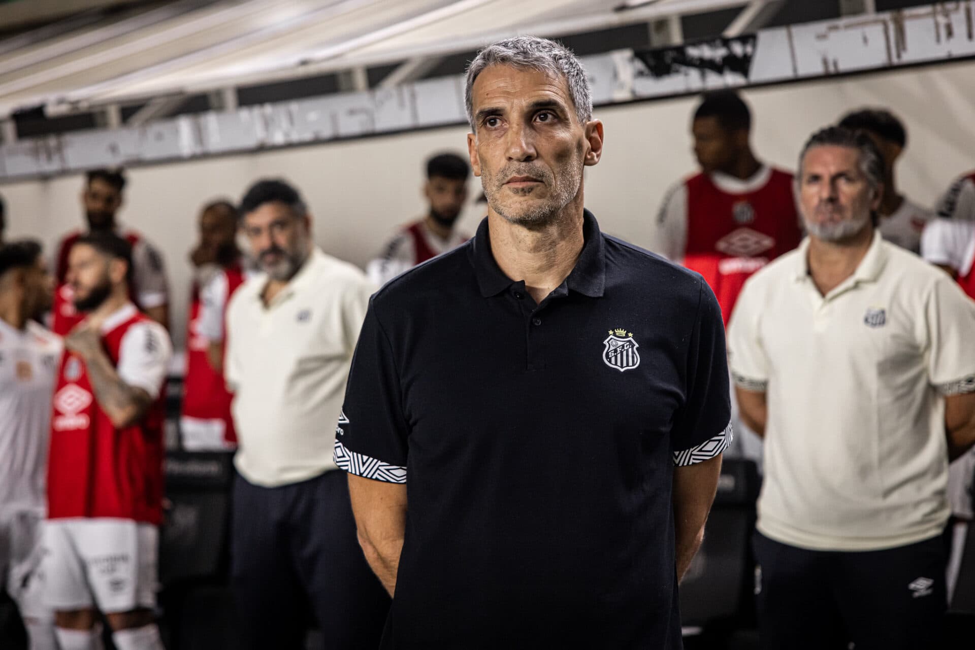 Vojvoda só venceu uma das quatro partidas em que comandou o Santos em 2026 - Raul Baretta/Santos FC