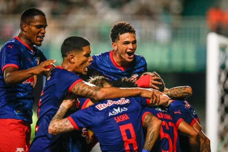 RB Bragantino estreia bem e vence Coritiba nos acréscimos