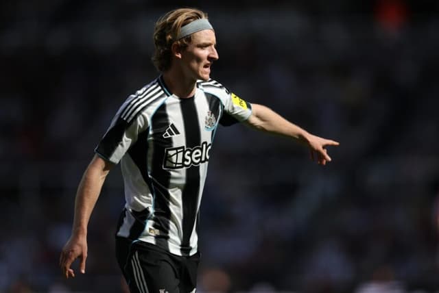 Barcelona monitora Anthony Gordon, do Newcastle; entenda