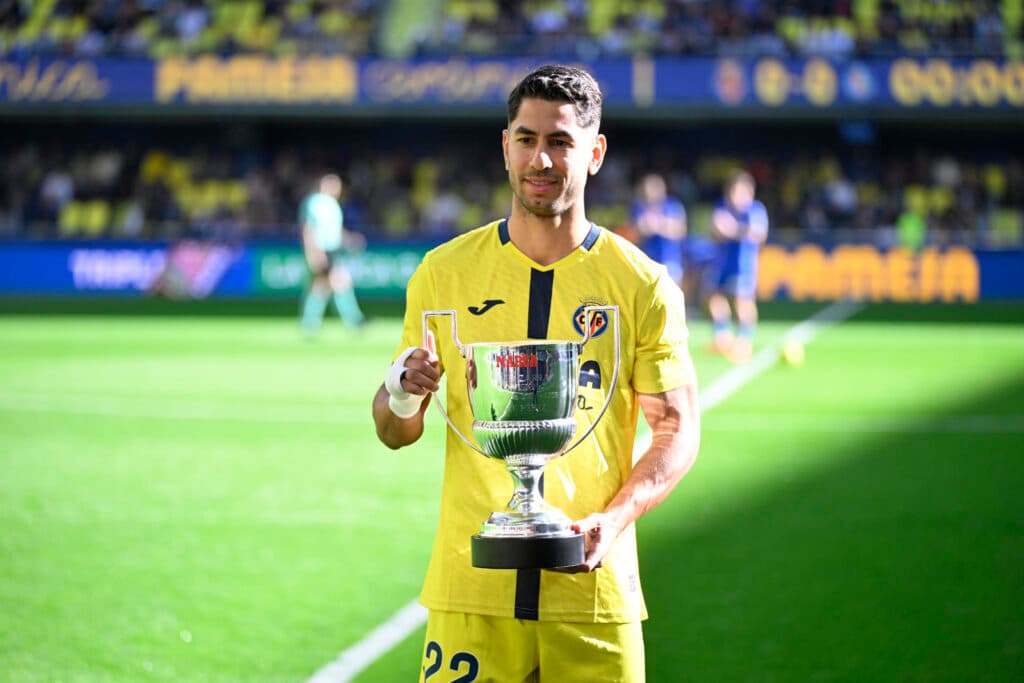 Ayoze Pérez recebe o troféu zarra de artilheiro de La Liga - EFE/ Andreu Esteban