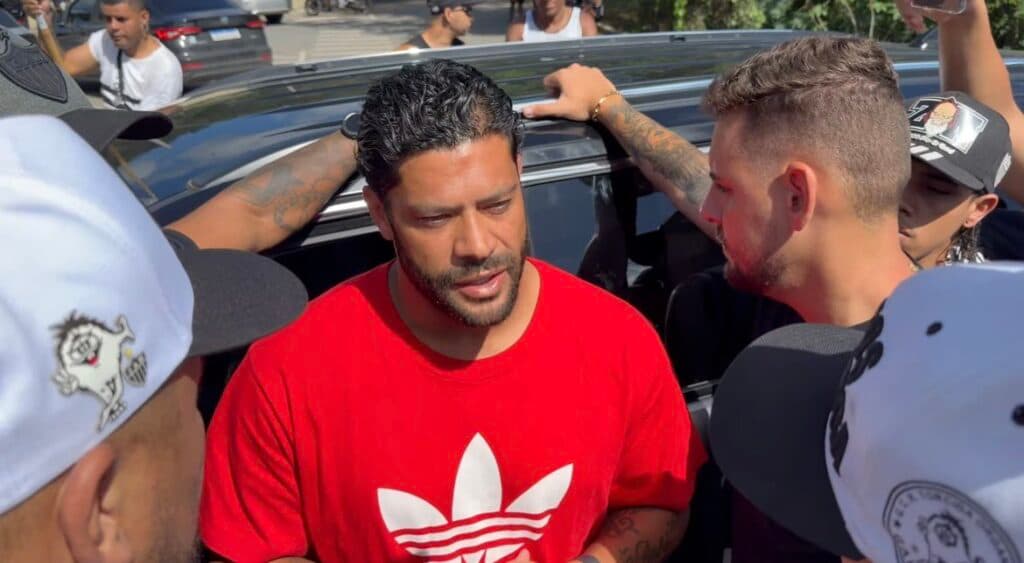 Hulk conversou com torcedores na Cidade do Galo - Reprodução