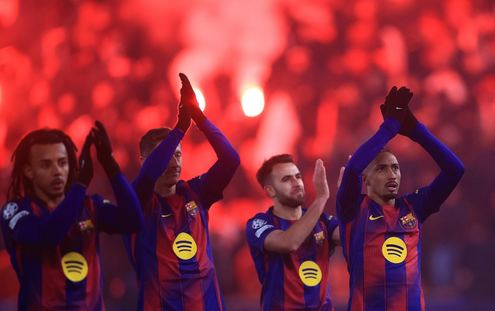 Fermín brilha, Barcelona vira sobre o Slavia e segue na briga pelo G8