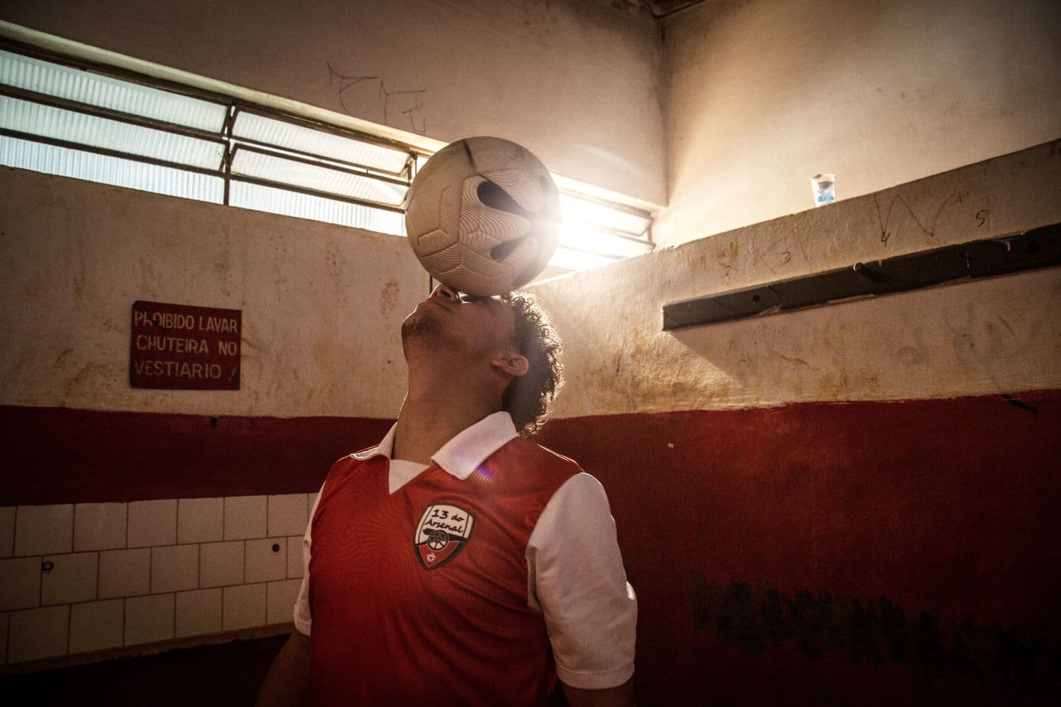 OMO e KondZilla enaltecem futebol de várzea com documentário ‘Varzenal — Se Sujar É Glória’