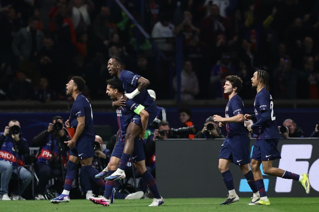 PSG aproveita expulsão, empata com o Monaco e avança na Champions