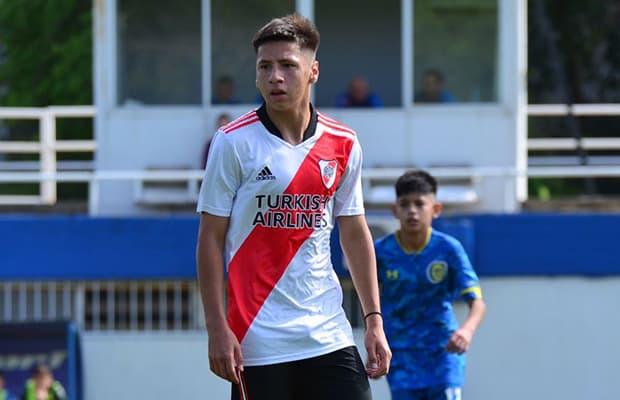 Juan Sayago: Flamengo acerta empréstimo de joia argentina