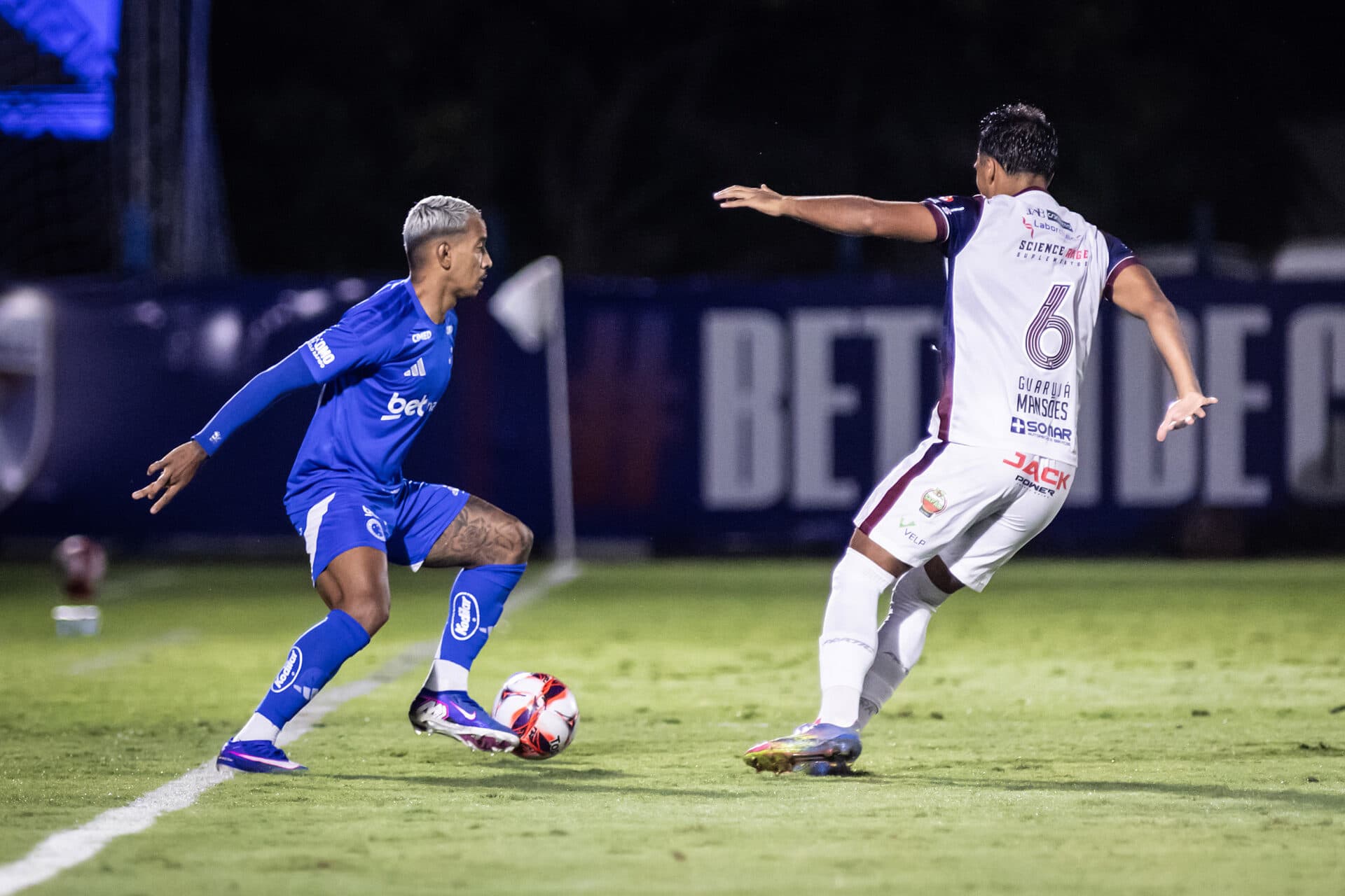 Matheus Pereira salva Cruzeiro com gol no fim contra o Betim