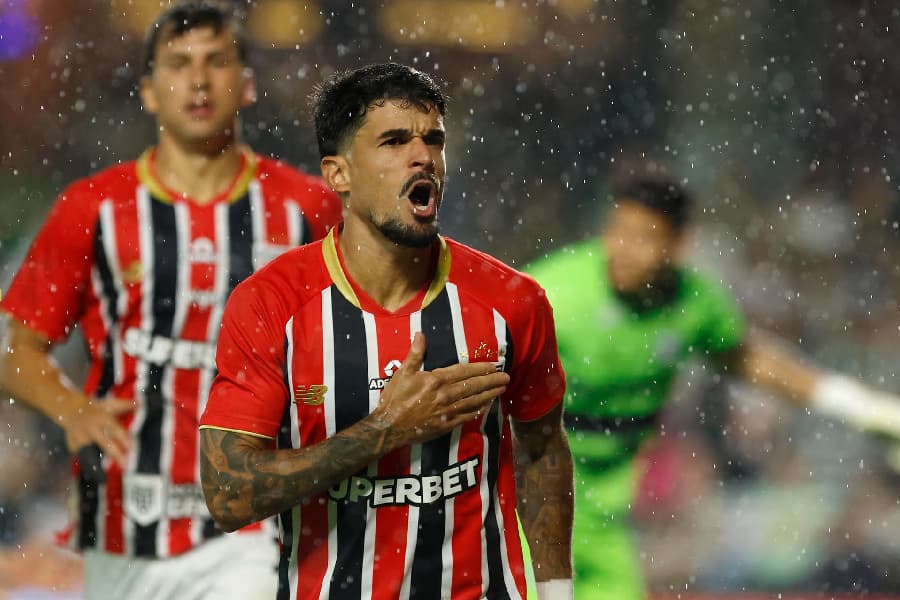 São Paulo supera Coritiba no Couto Pereira e segue invicto