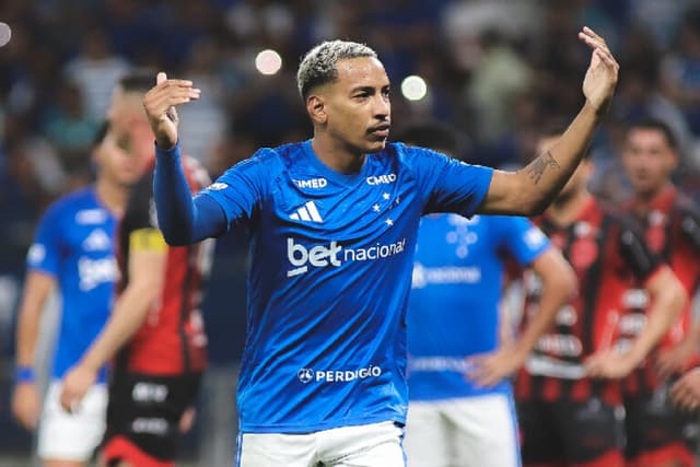 Matheus Pereira admite frustração com números ruins em mata-mata
