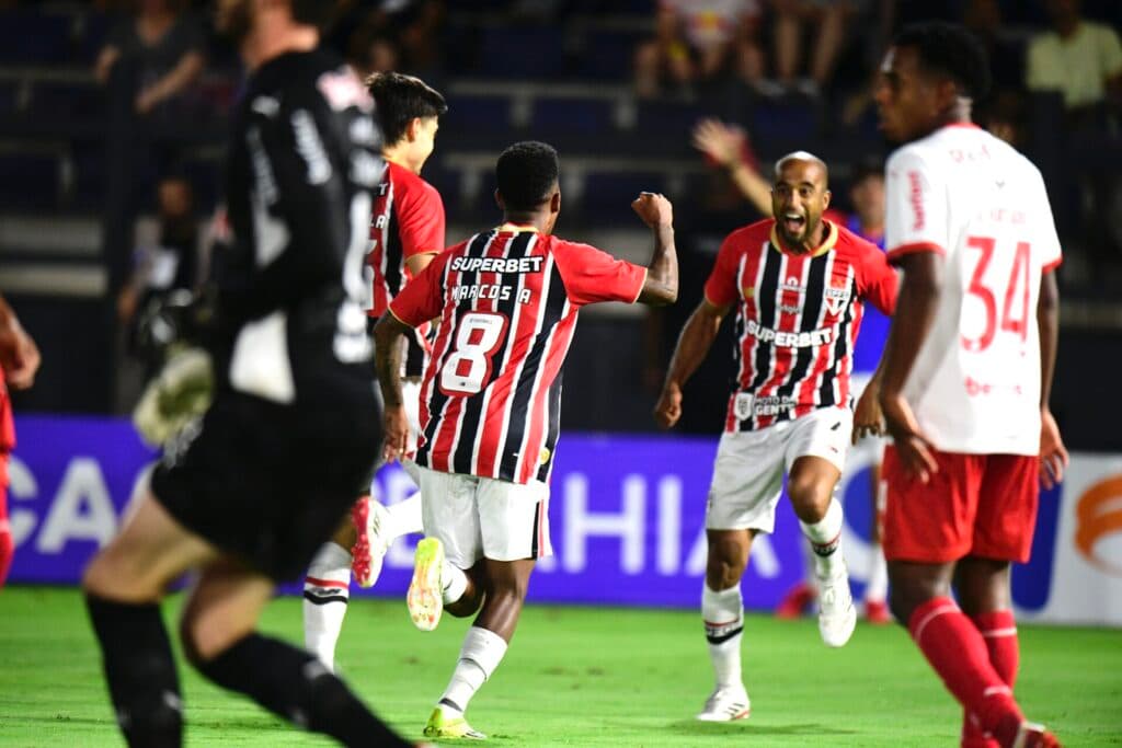 Lucas comemora gol decisivo pelo São Paulo - Alexandre Battibugli / PLACAR
