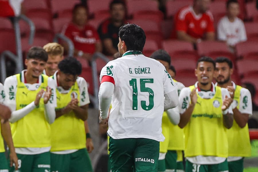 Palmeiras bate Inter no Beira-Rio e assume a liderança do Brasileirão