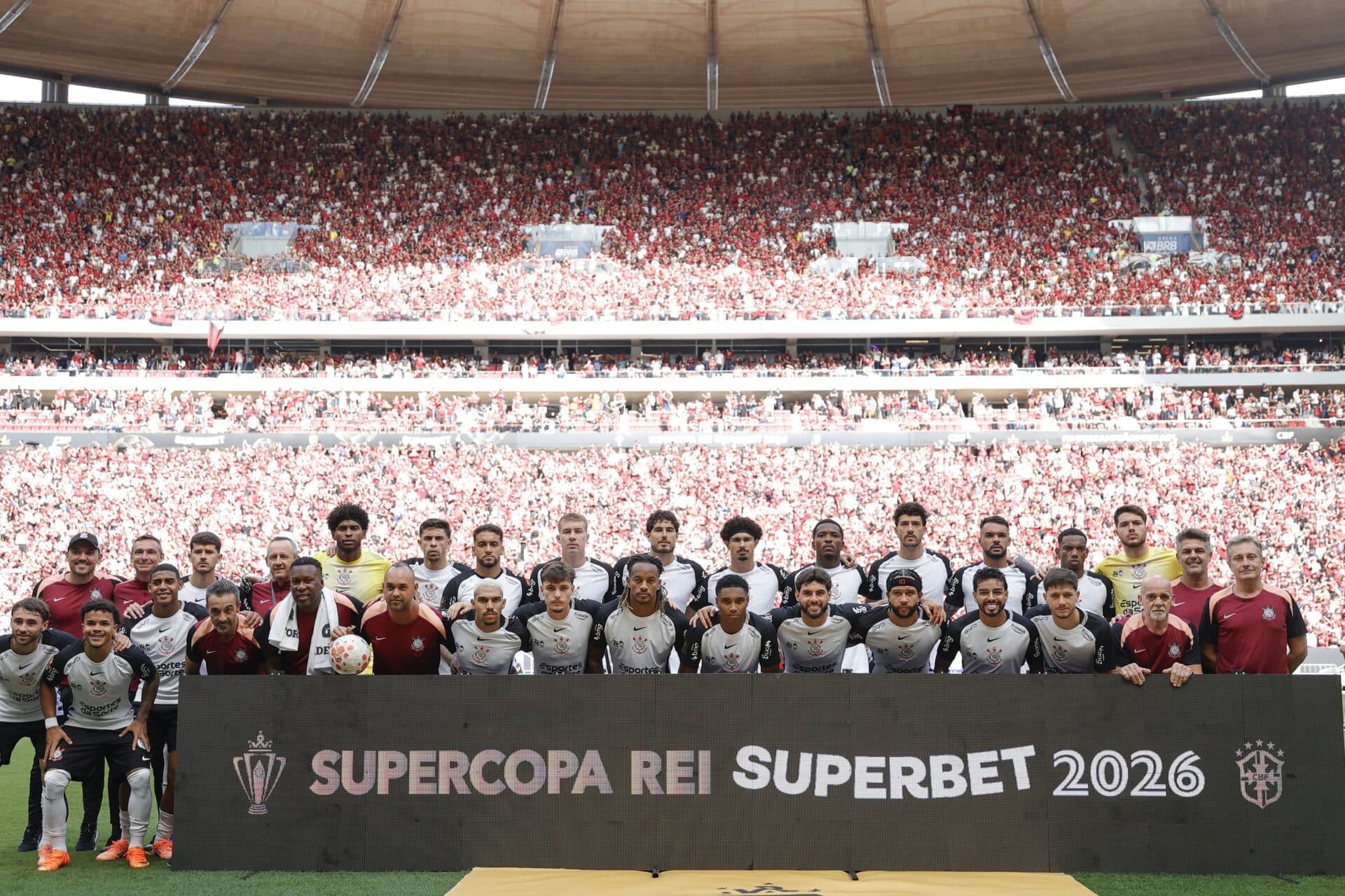 Corinthians joga bem, vence Flamengo e leva Supercopa