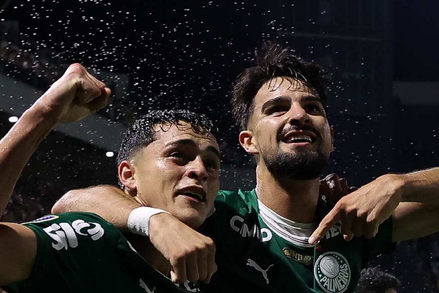 Sosa e Flaco comemoram gol do Palmeiras na Arena Barueri - Cesar Greco/Divulgação/Palmeiras