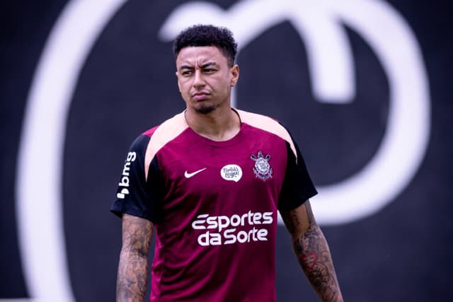 Lingard fala sobre protesto da torcida do Corinthians: ‘Nunca tinha vivenciado isso’