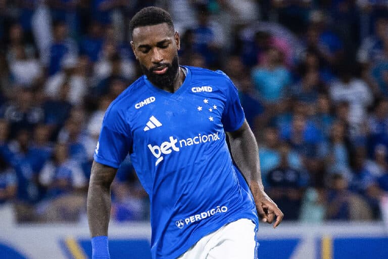 Gerson sofre lesão no joelho e vira preocupação no Cruzeiro