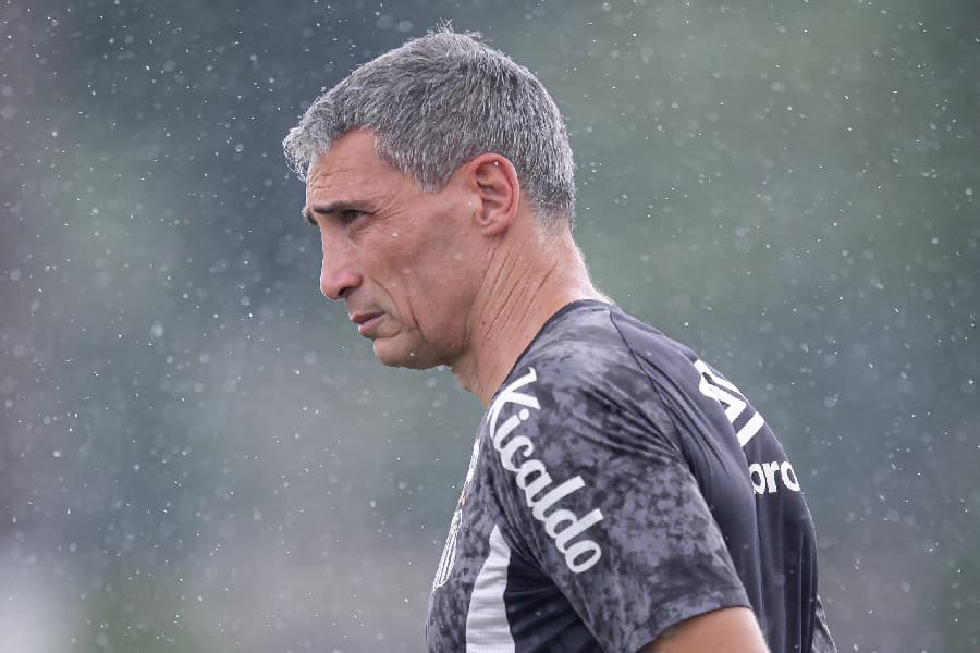 Vitória na Vila pode dar sobrevida ao técnico argentino no Santos - Raul Baretta/Santos FC