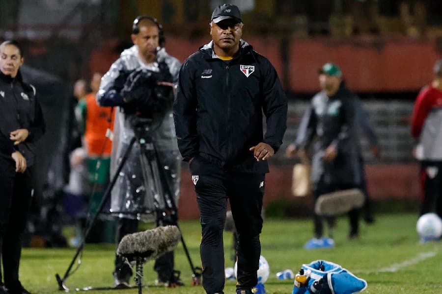 Roger Machado, técnico do São Paulo, na vitória por 2 a 0 contra a Chapecoense - Rubens Chiri e Miguel Schincariol/Saopaulofc.net