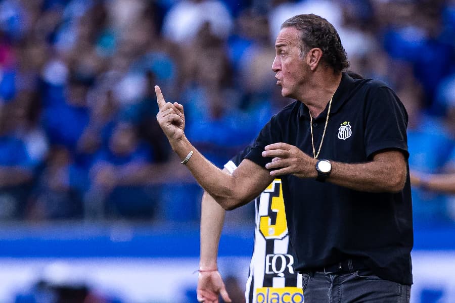 Santos: torcida protesta contra Cuca após resultados negativos