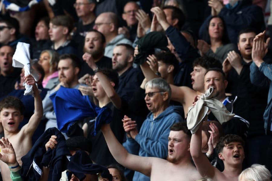 Como Leicester e Sheffield Wednesday servem de exemplo para clubes brasileiros